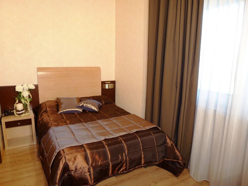 Eh Rome Airport Euro House Hotels Fiumicino Exterior foto